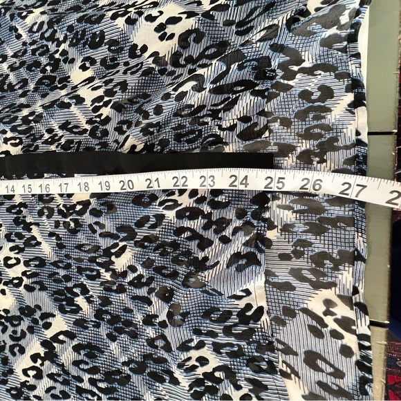 CABI Fatale Animal Print Chiffon #977 Blue Leopard Print Blouse - Size XL - Picture 13 of 14